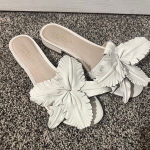 Cecelia New York White Leaf Sandals